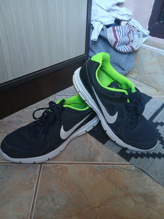 Vând adidas nike marime 45