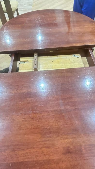 Стол деревянный,раздвигающися, 6 стульев в придачу