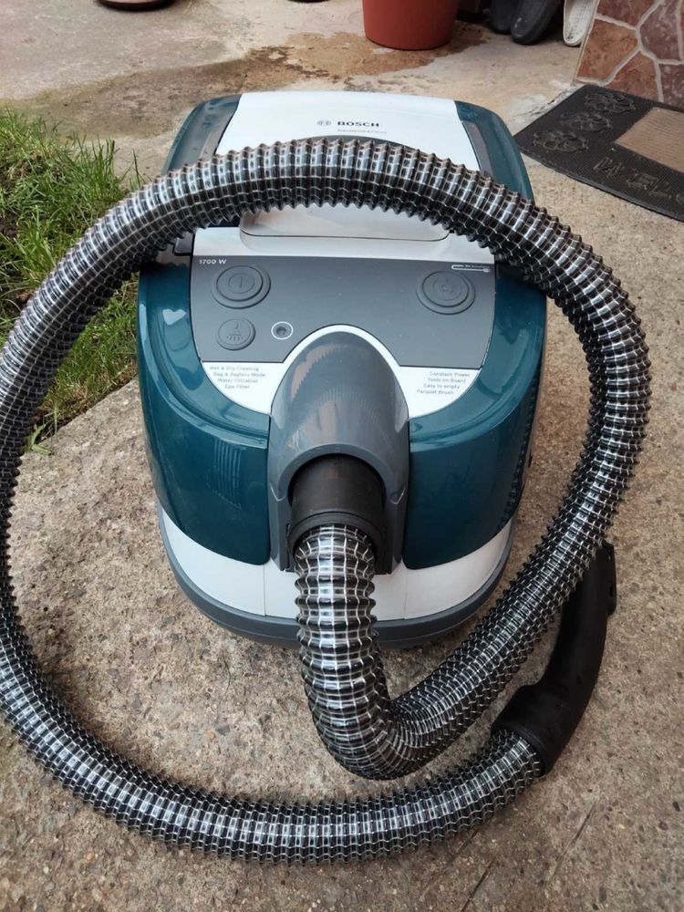 Прахосмукачка BOSCH Seria 4 за сухо и мокро почистване