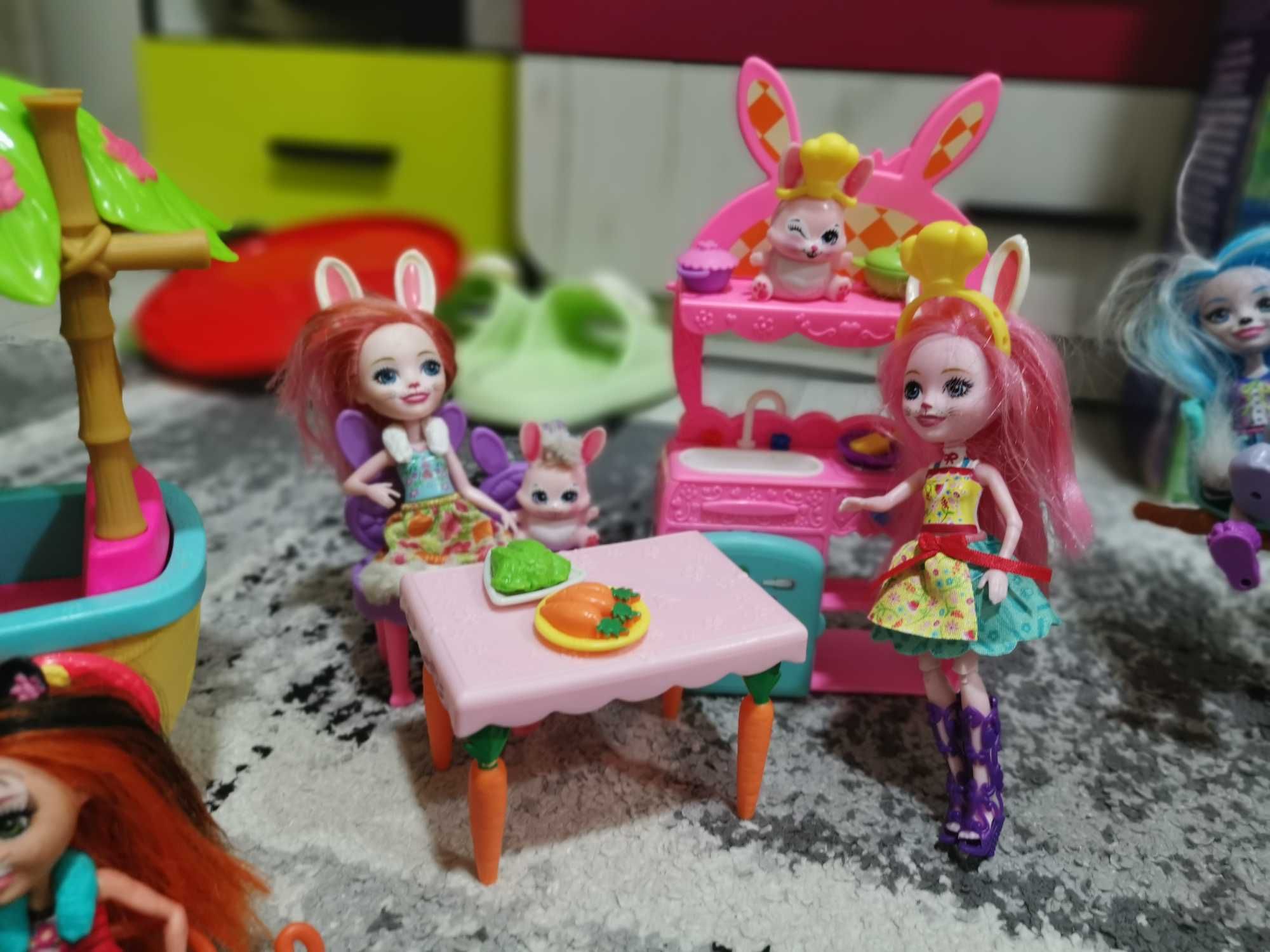 Кукли и къщи на enchantimals