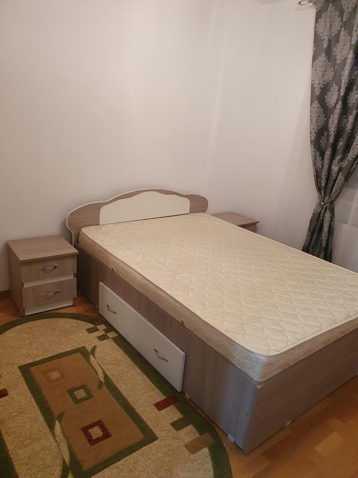 Inchiriez apartament