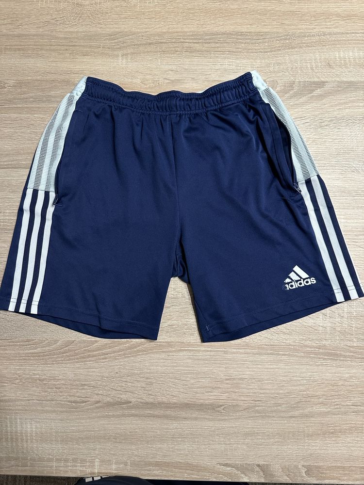 Vand pantaloni scurti ADIDAS, copii, marime 176, 15-16 ani