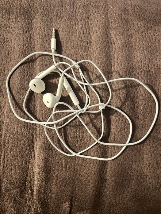 Слушалки за айфон с lightning кабел, нови + слушалки 3,5мм