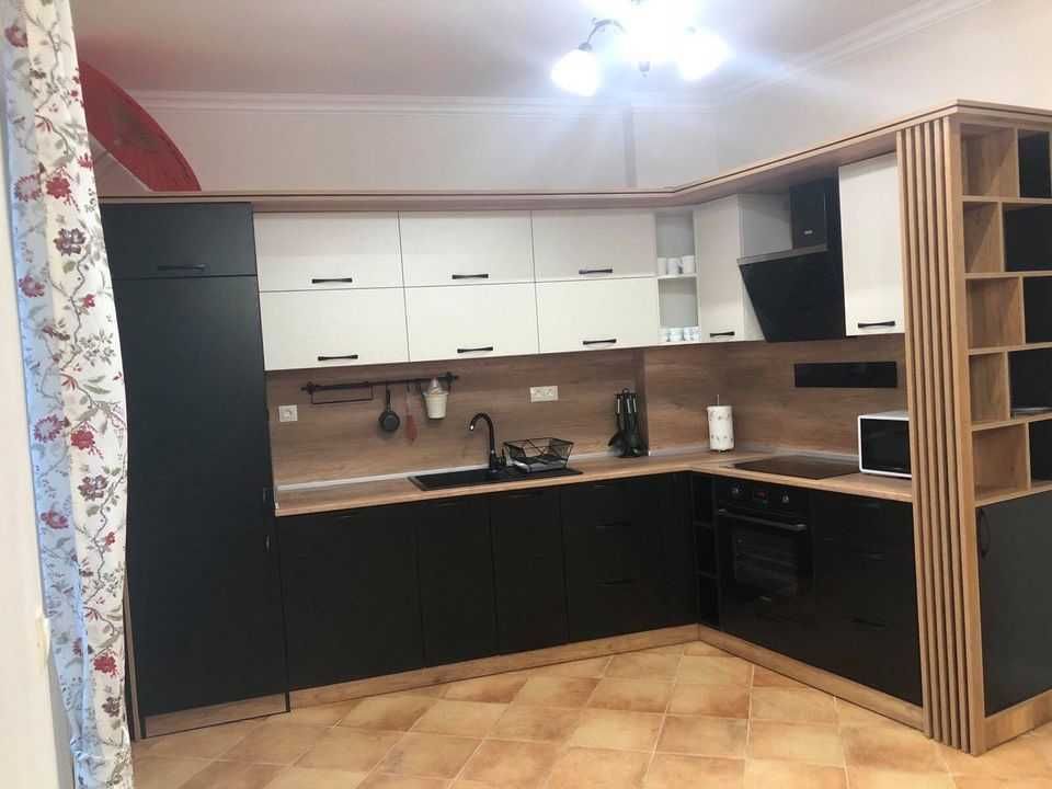 Дава се под наем Многостаен апартамент в Бургас, Център - 200 кв.м за 224.4 € - Снимка #3