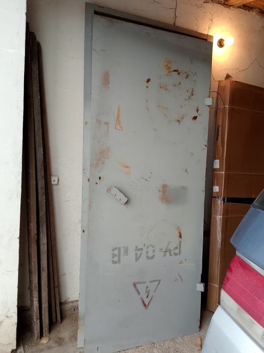 Дверь металлическая с косяком 233 на 97