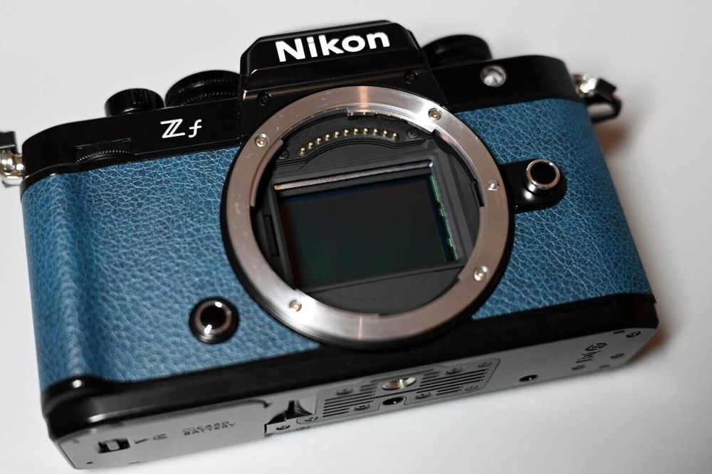 Pachet: Body Nikon Zf cu Nikon 40mm f2 SE, Gripp-uri si Alte Accesorii