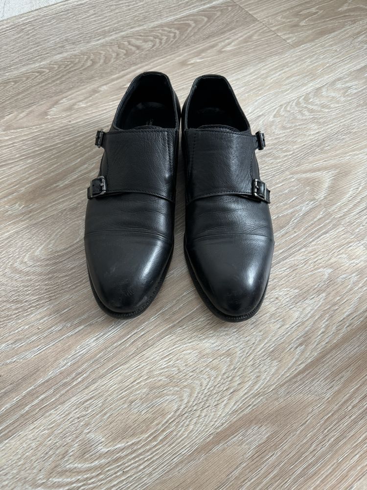 Элегантные черный мужские туфли