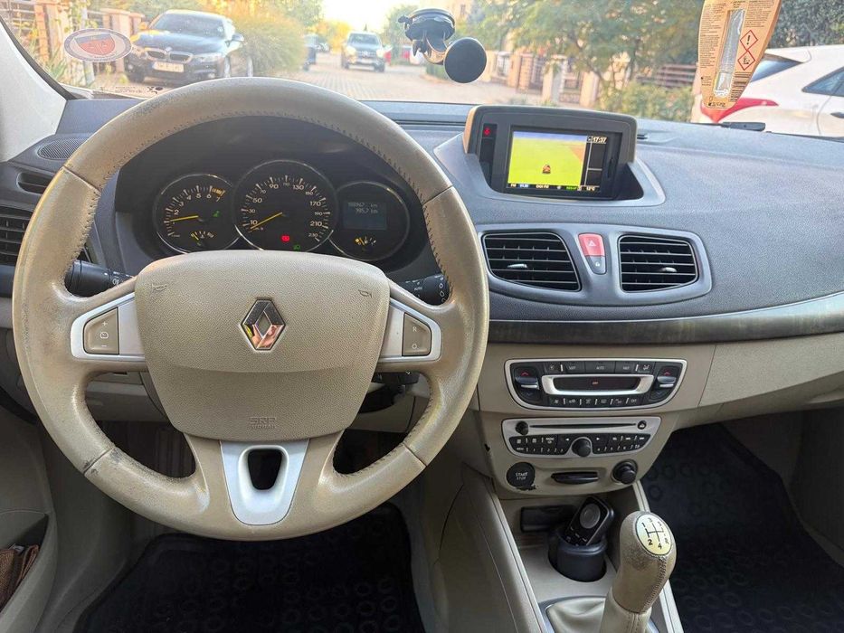 Renault Fluence 1,6 16V 110 CP Euro 5. Pret 4.100 euro