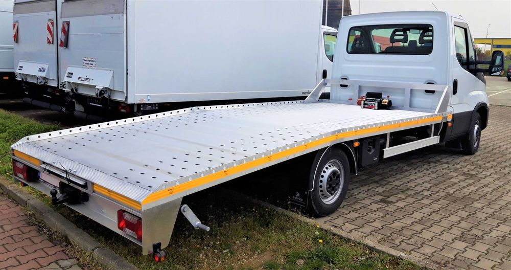 Inchiriem Iveco Daily platforma Auto - rent a car - fara sofer