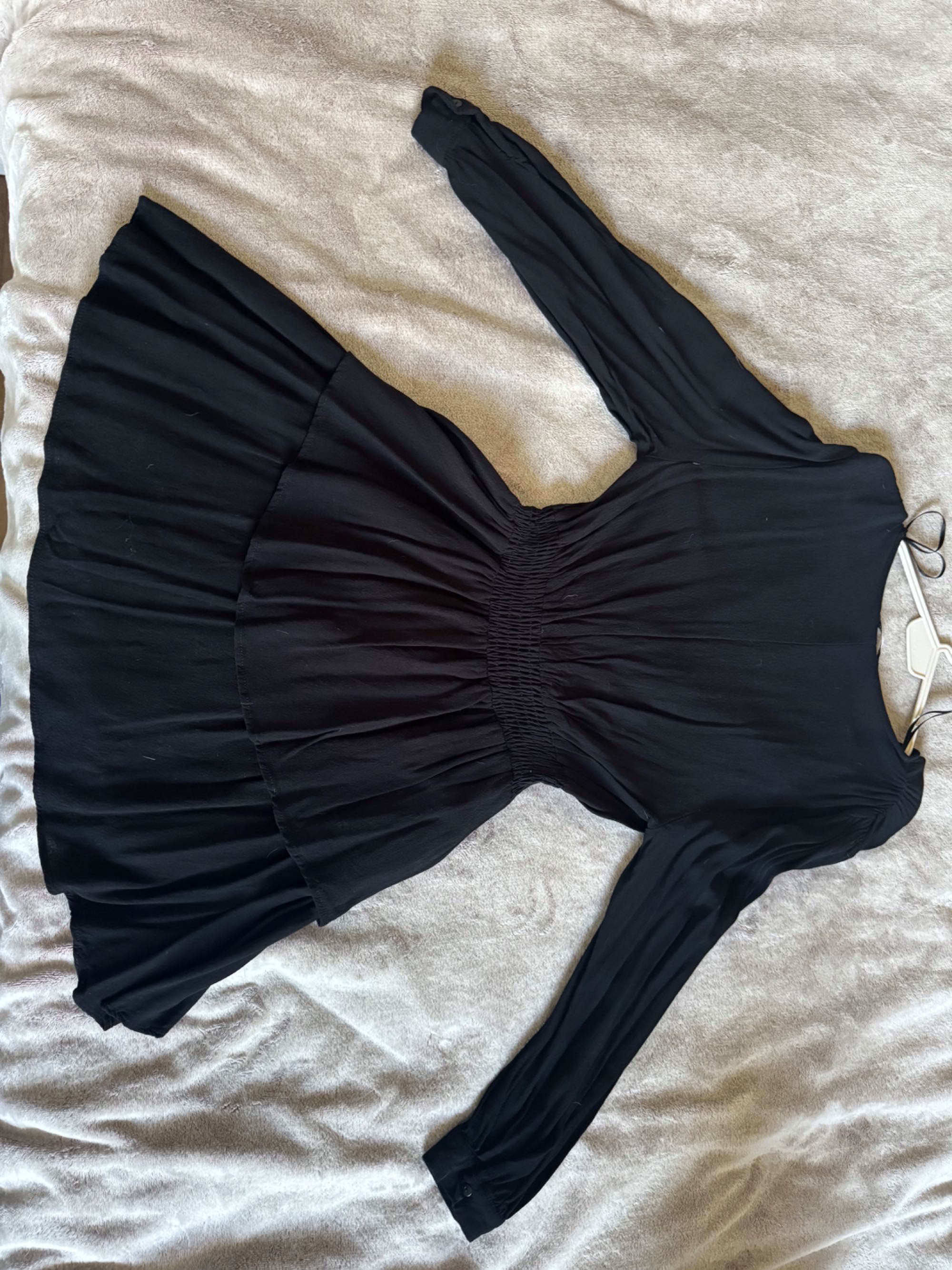 черна мини рокля с дълъг ръкав zara