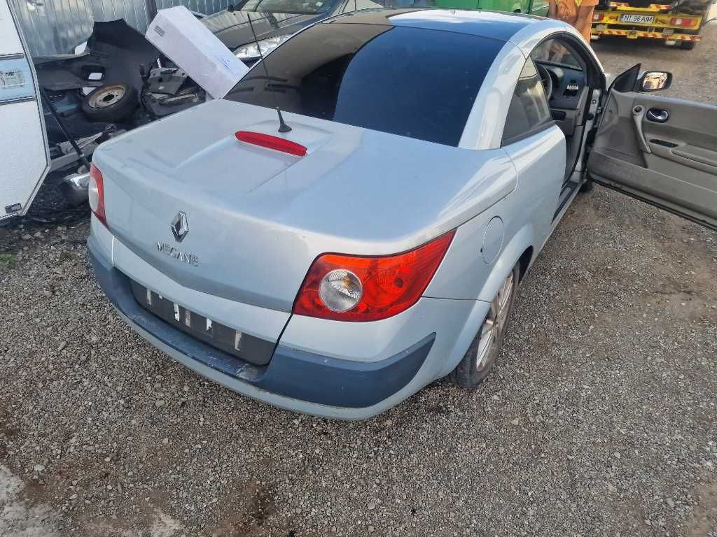 Dezmembrez Renault Megane Cabrio 2.0 benzina an 2005