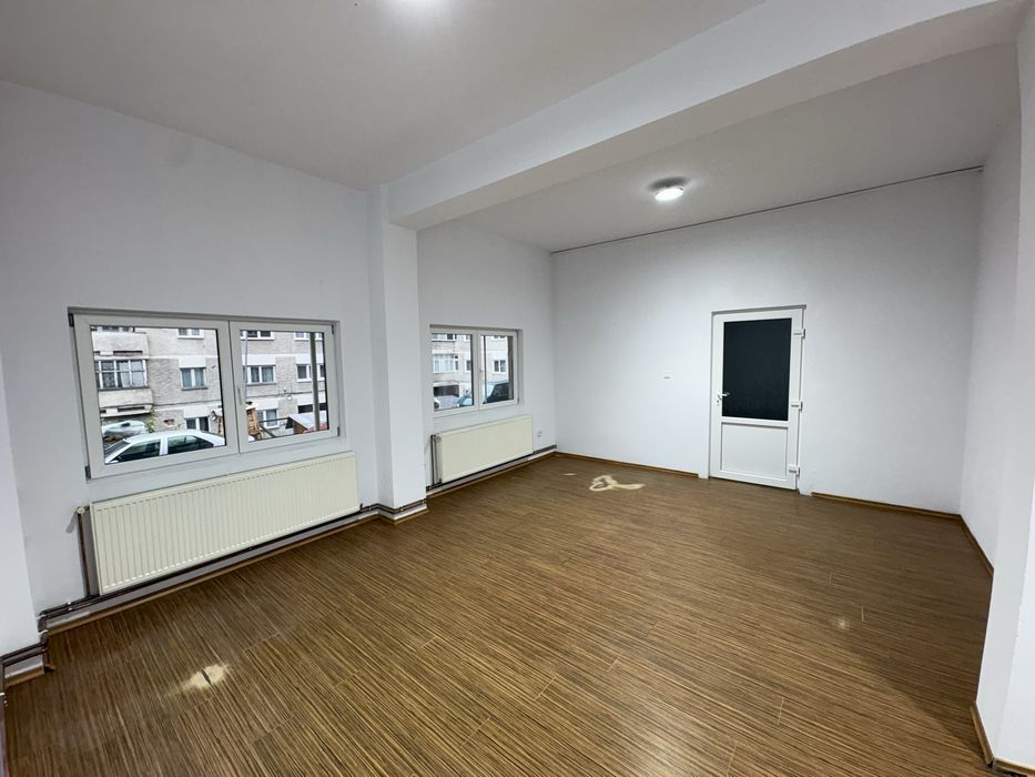 Închiriez spațiu comercial