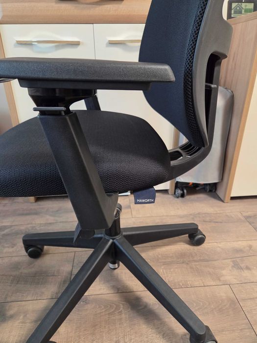 Офис стол Haworth Lively Black