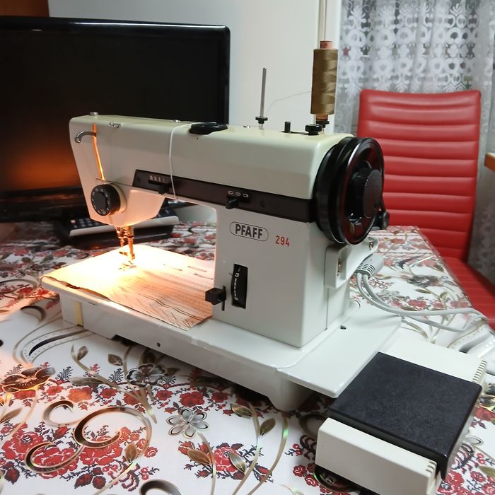 Masina de cusut PFAFFcu graifar industrial rotativ si multiple operati