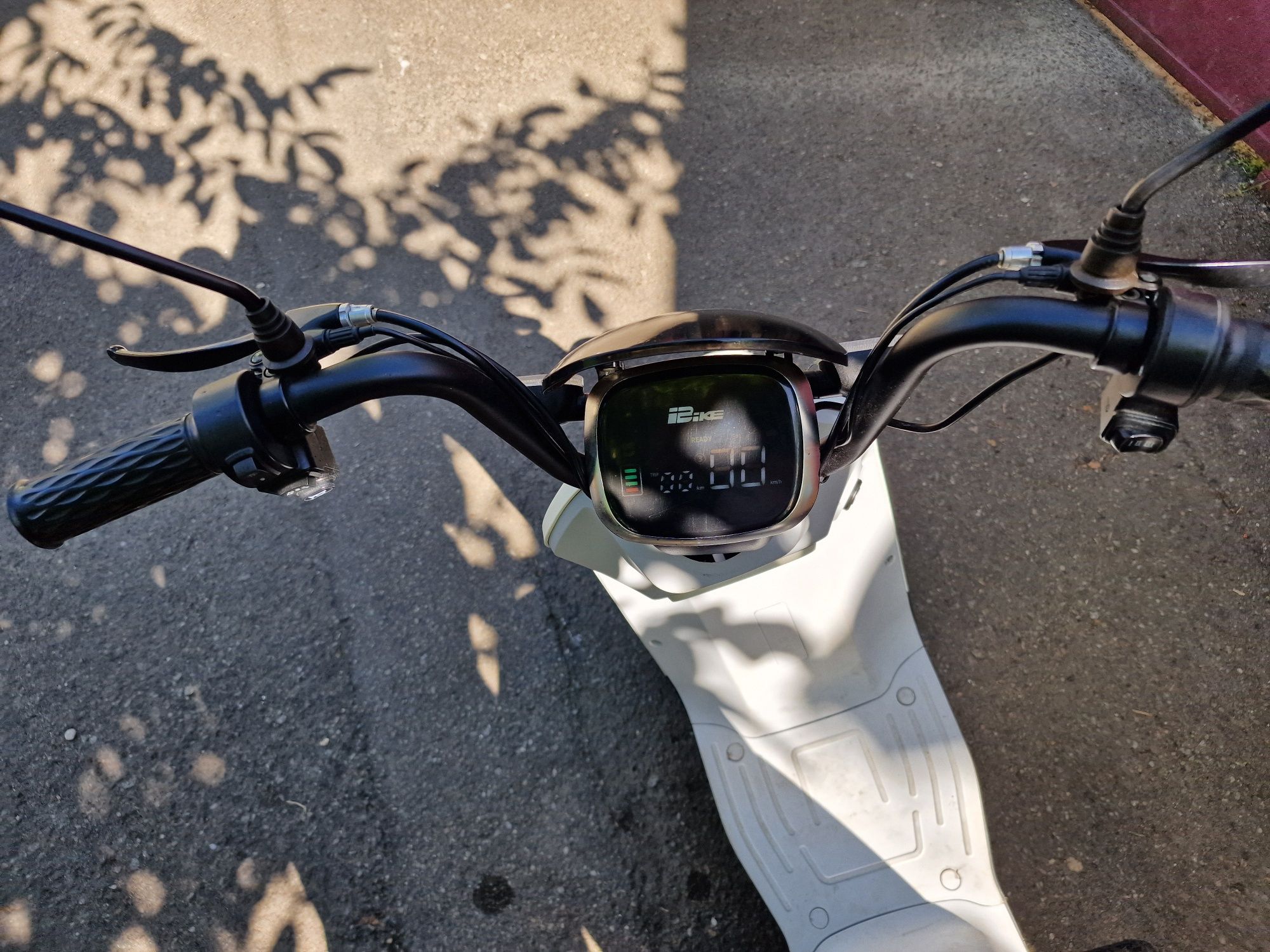 Bicicleta electrica tip scooter, nu necesita Permis