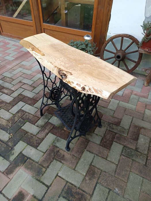 Comoda , suport lavoar din mașină de cusut