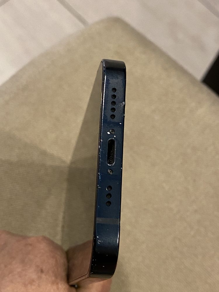 Продавам Iphone 13 128GB