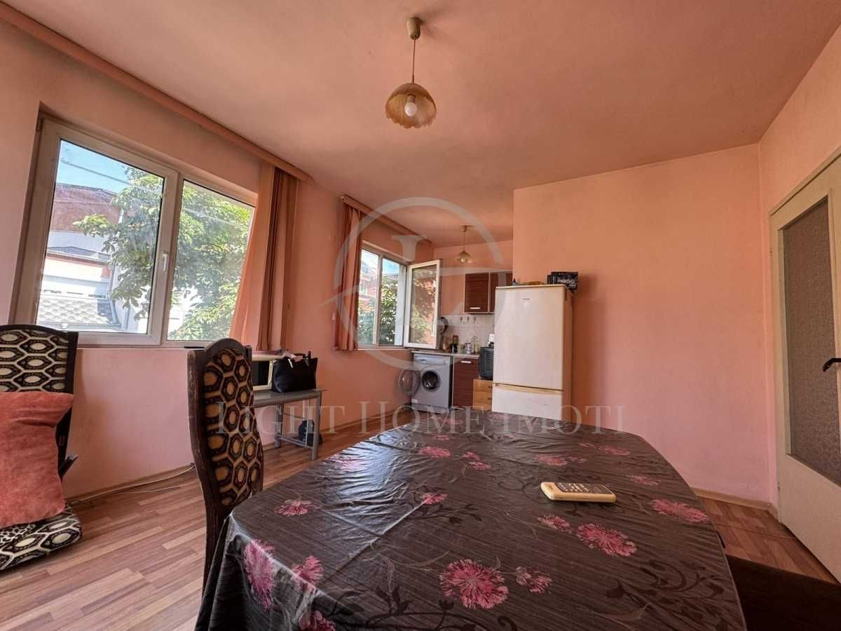 Продава се Тристаен апартамент в Пловдив, Кършияка - 100 кв.м за 2050 €/кв.м - Снимка #2