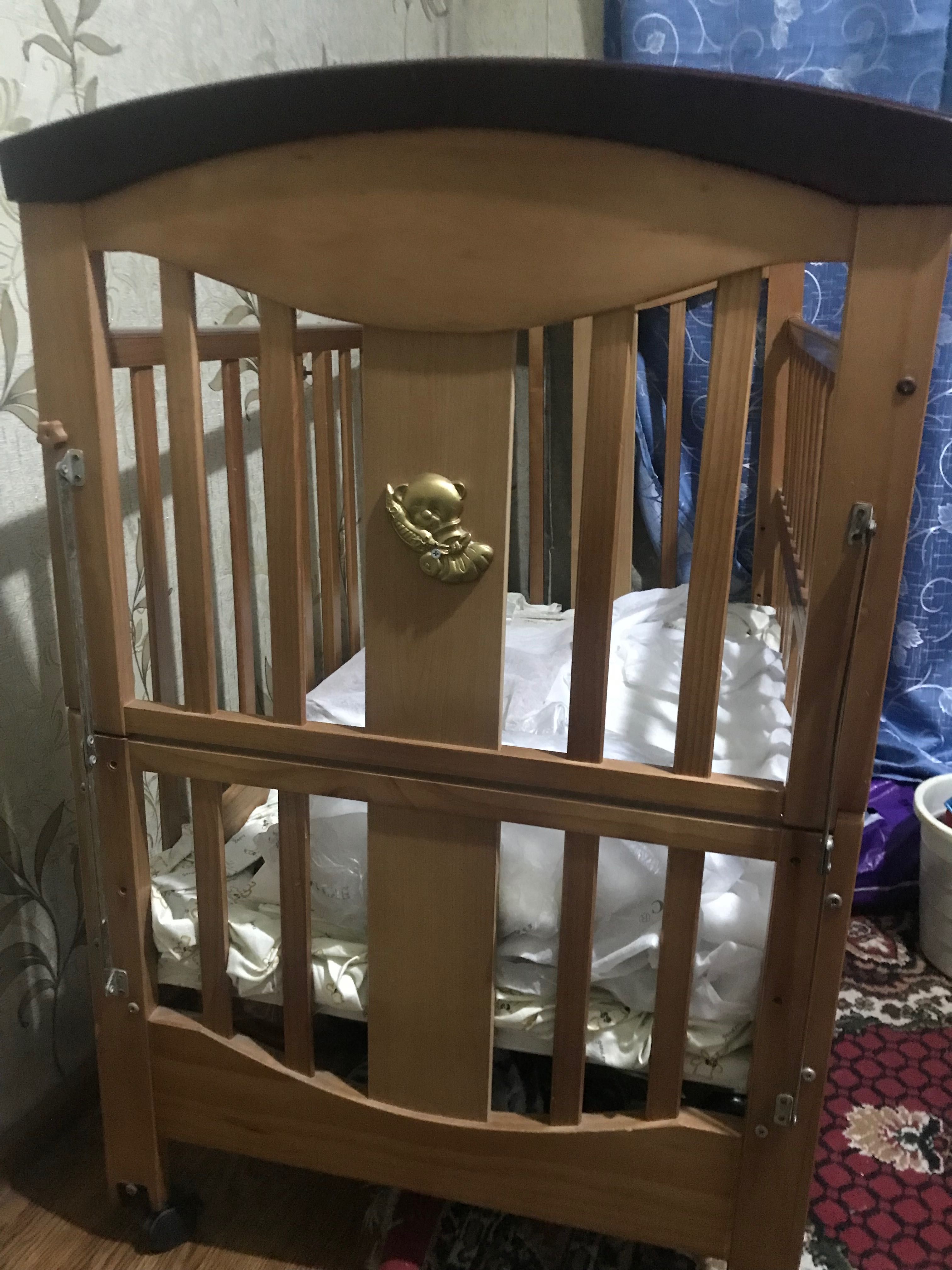 продаю детскую кроватку и детскую коляску