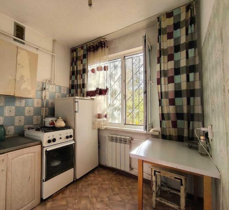 Продается 1-комнатная кв в районе центрального стадион