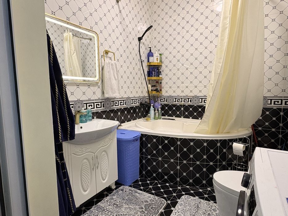 4 xonali kv sotiladi