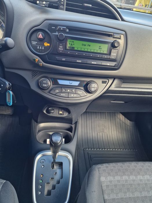 Toyota Yaris Hybrid  2016