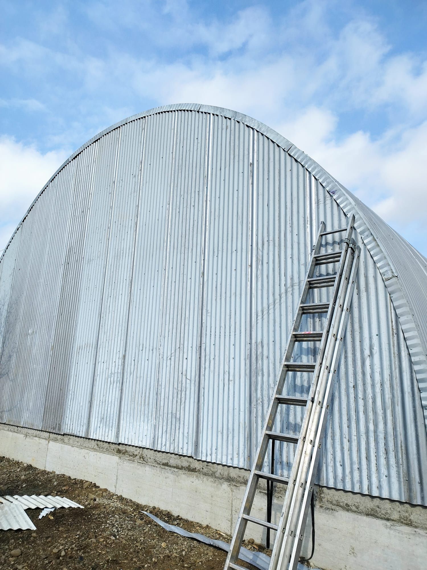 Hala autoportanta metalica semicirculară alba 11m x 27,5m,h 5,5, 300mp