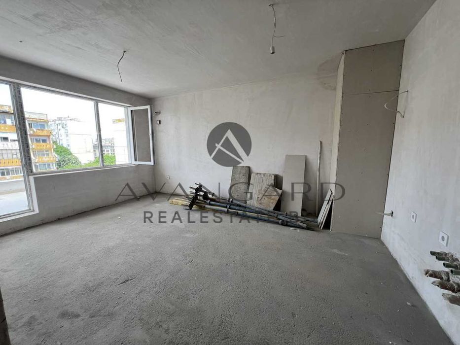 оф.18878 Просторен тристаен пред акт 14/ Южен