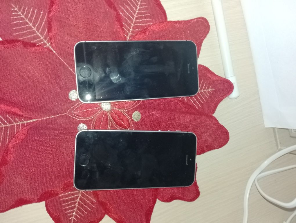 2 iPhone se 10din 10 folosite puțin 499 lei bucata urgent