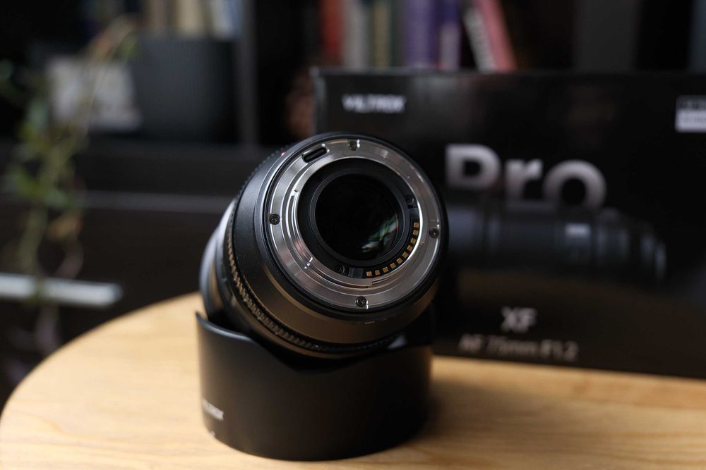 Viltrox 75mm f/1.2 AF за Fujifilm X