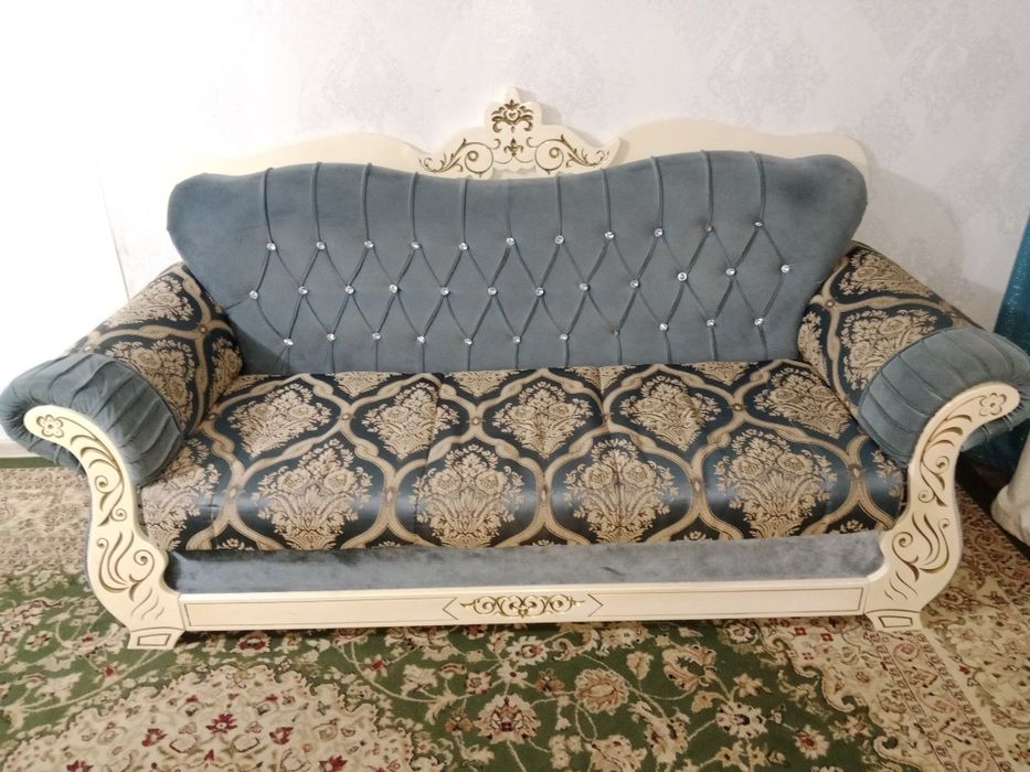 Продам диван с креслом
