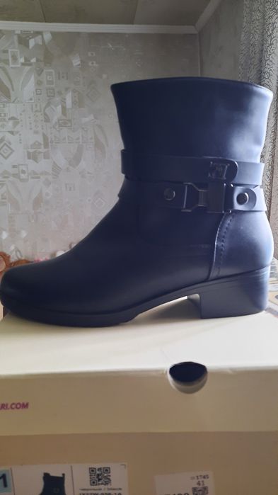 Продам женские сапоги!