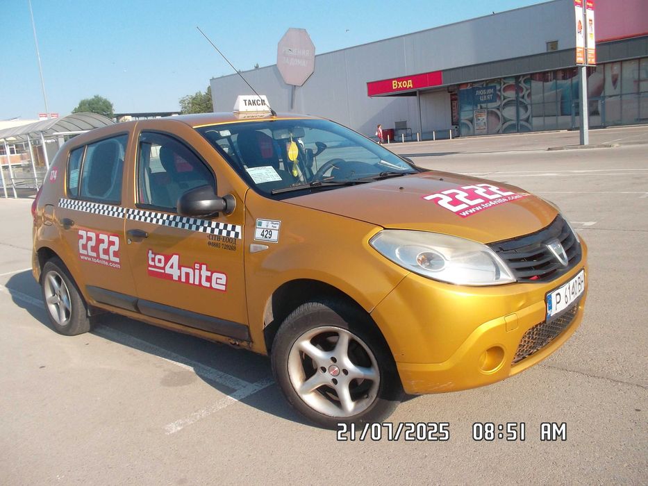 Продавам Дачия Сандеро