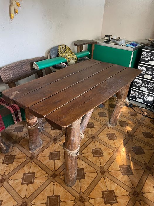 Маса и пейки масивно дърво