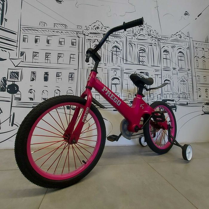 Двухколесный Розовый Детский велосипед. Размер 18". Боковые колесики.