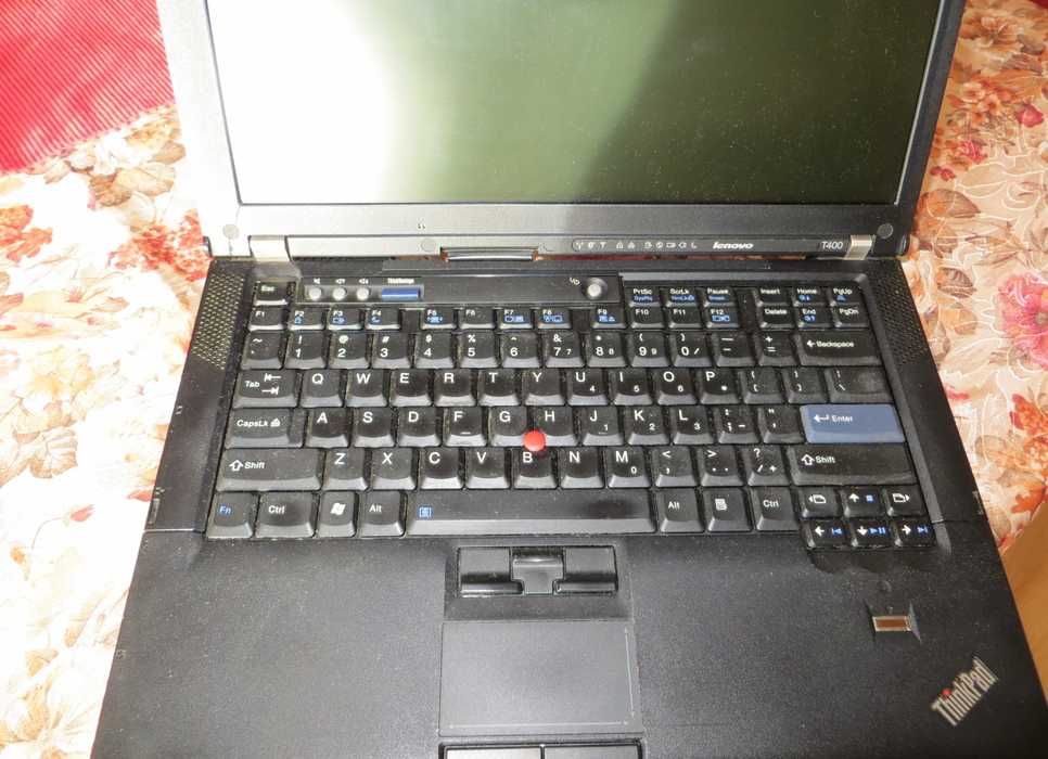 Lenovo Thinkpad T400, P8600 2.4 GHz, 3 GB DDR3, 320 GB HDD, camera