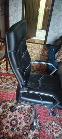Кресло офисное, удобное кресло со спинкой с подлокотником кож зам.