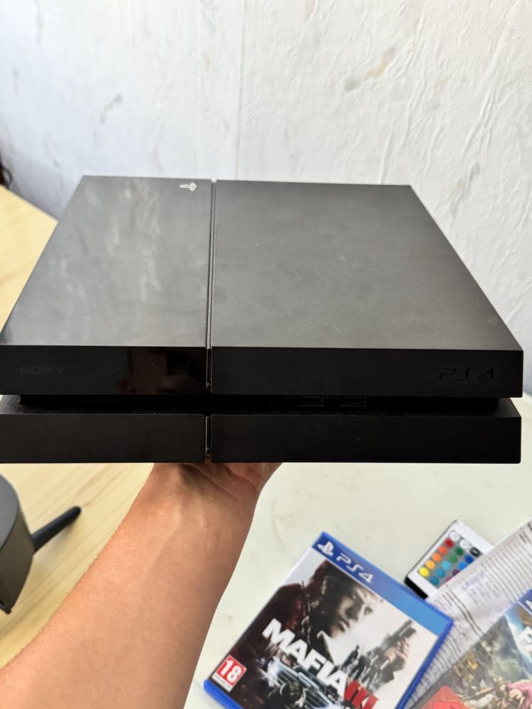 Продавам плейстешън 4 500gb