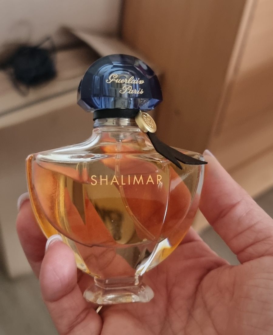 Vând apa de parfum Shalimar,30ml