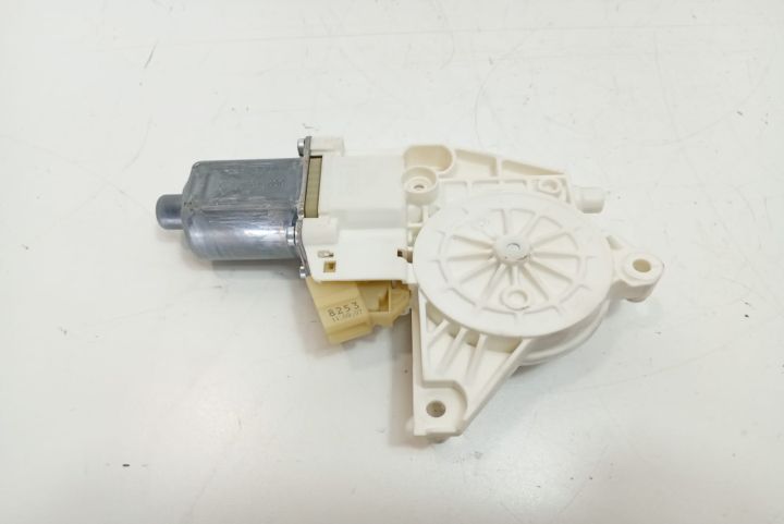 Motoras macara stanga fata A2048200142 Mercedes-Benz C-Class W204/S20