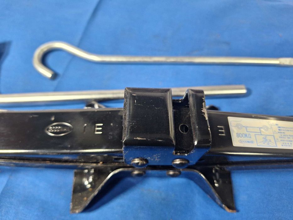 CRIC AUTO Universal - UN PUNCT - Goodman - 800 KG