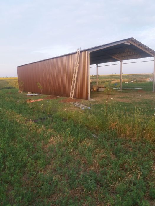 Vand hala din metal 20x12 x4 la 5800 de euro se poate si inveli