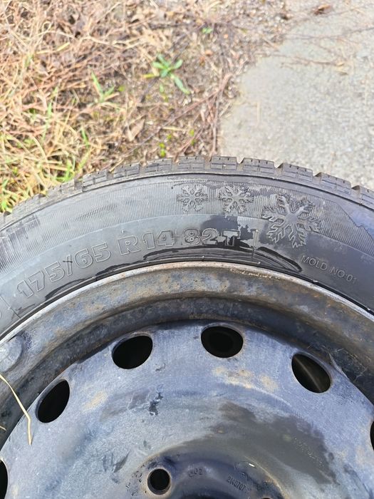 Anvelope de iarnă 175/65/14 M+S cu jante din tablă pentru Peugeot 206.