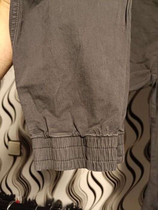 Големи сиви карго панталони