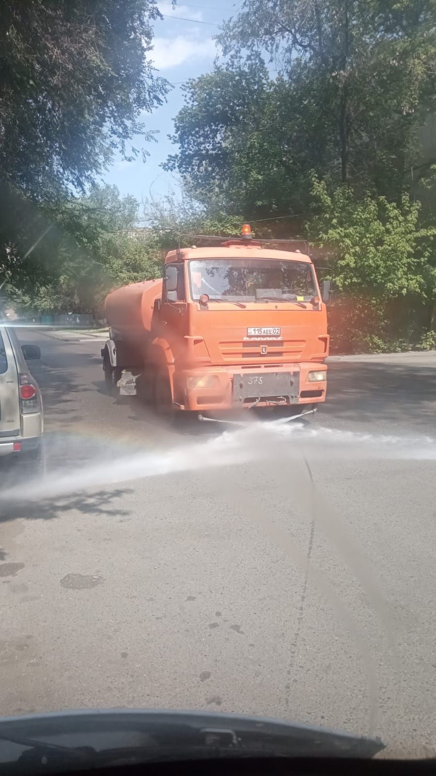 Услуги поливалка, поливомоечная машина, водовоз.