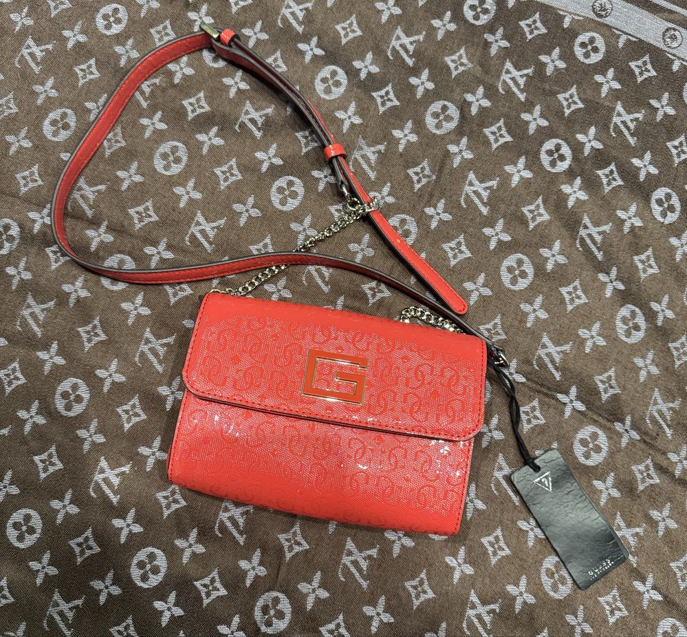 Чисто нова чанта Guess