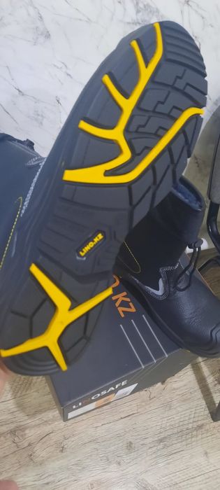 Продам спец одежду