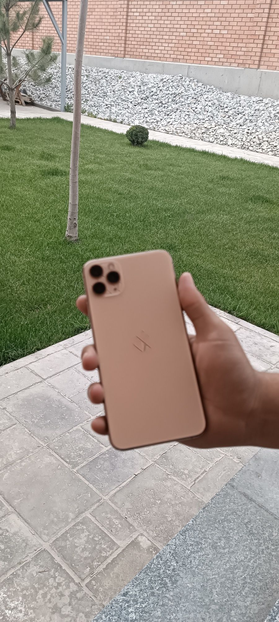 iPhone 11 Pro max 250$ kelishiladi