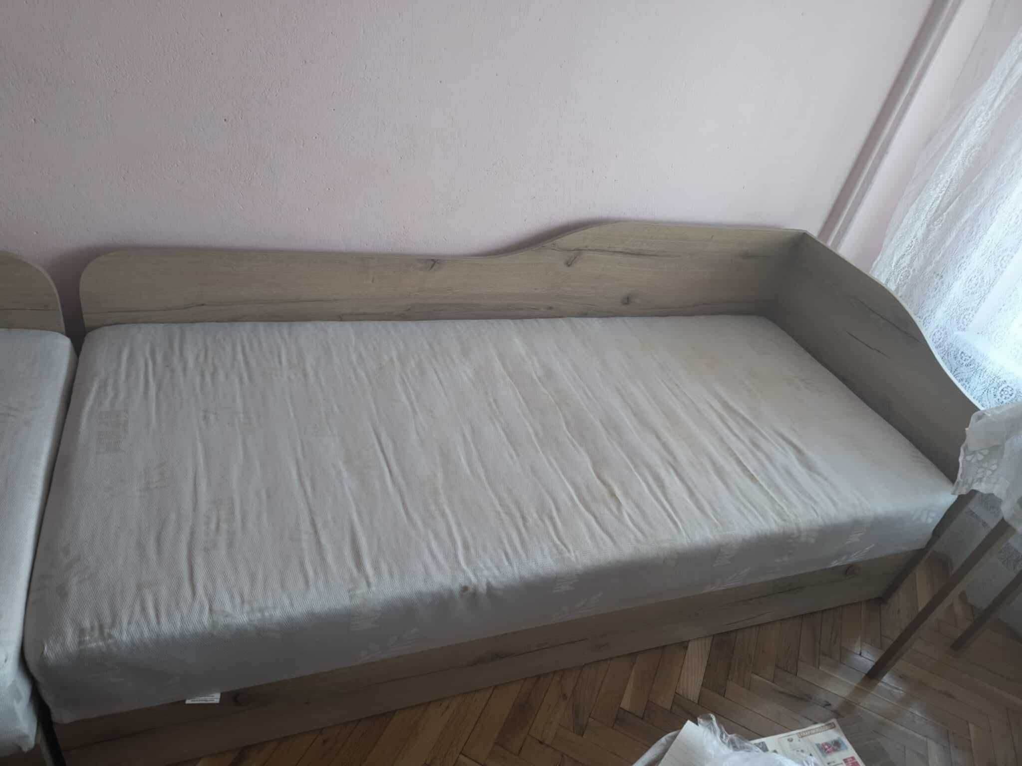 2 броя Ъглови единични легла с матрак