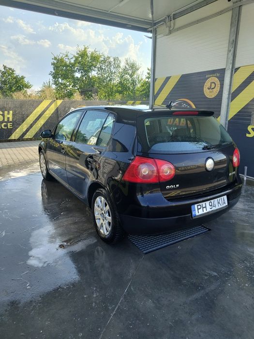 Vând Volkswagen Golf V 1.6 115 CP